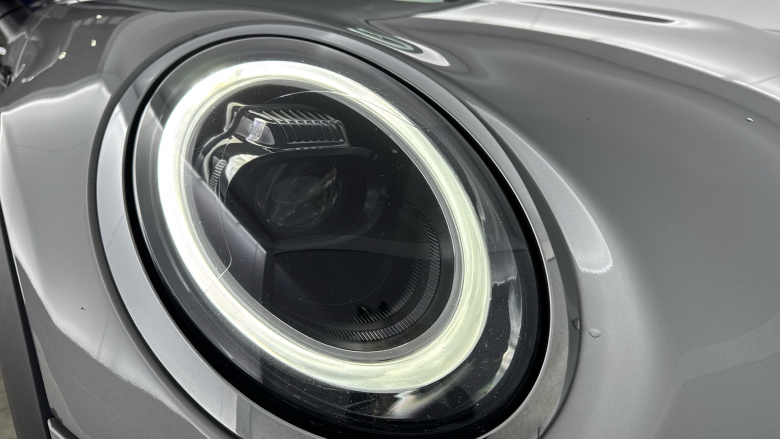 MINI Hatchback 1.5 Cooper Classic 3dr Auto Petrol Hatchback